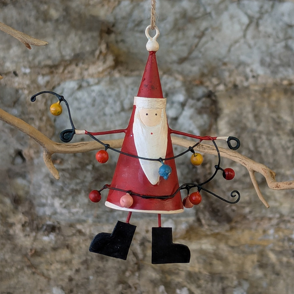 Tin Santa in a Tangle