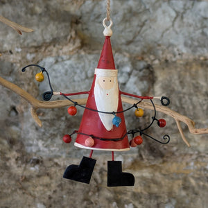 Tin Santa in a Tangle